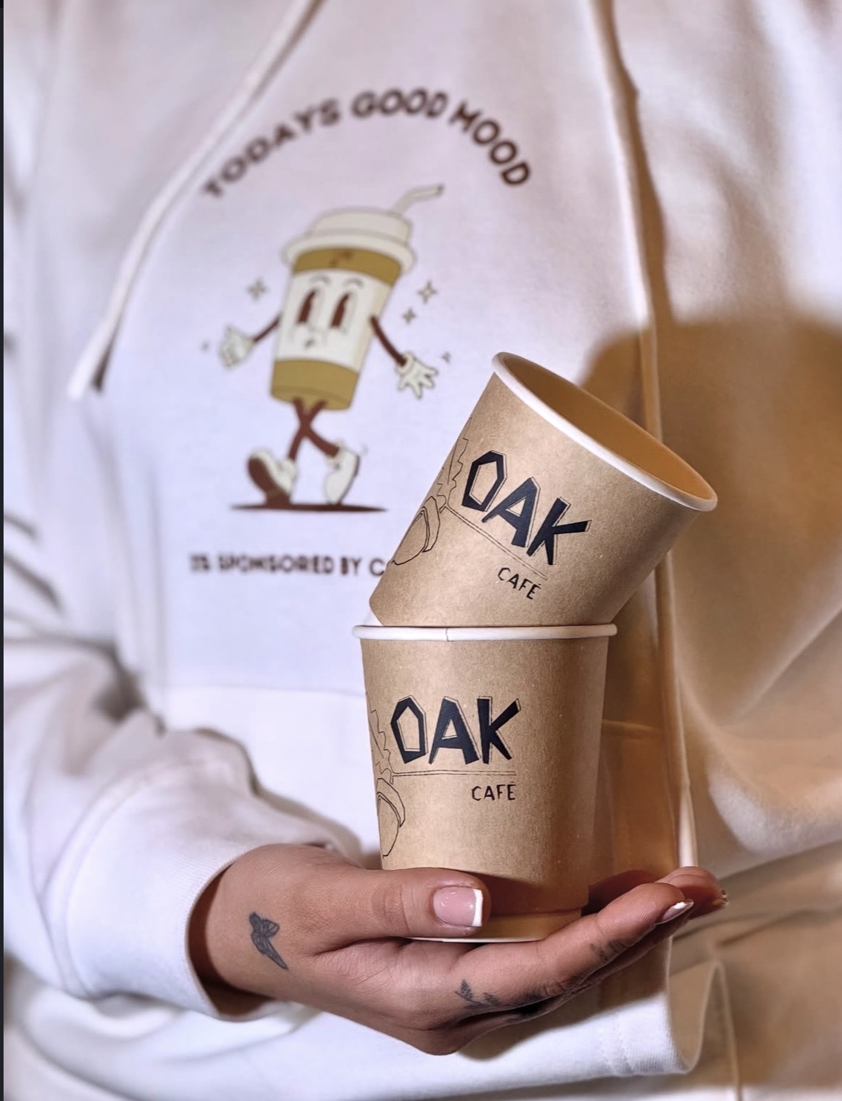 Merch Oak Café. Copos de kraft e hoodie Today's Good Mood by @oakmerch